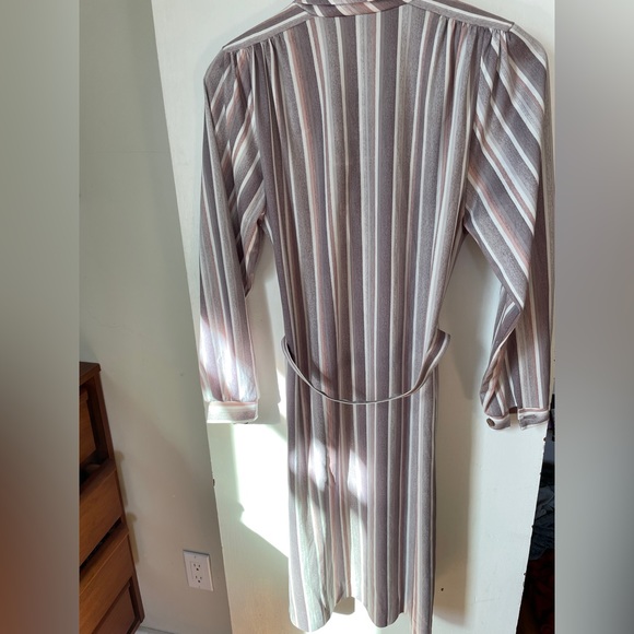 Vintage D’Allairds Dress with OG Belt & Bow tie neck - Picture 7 of 7